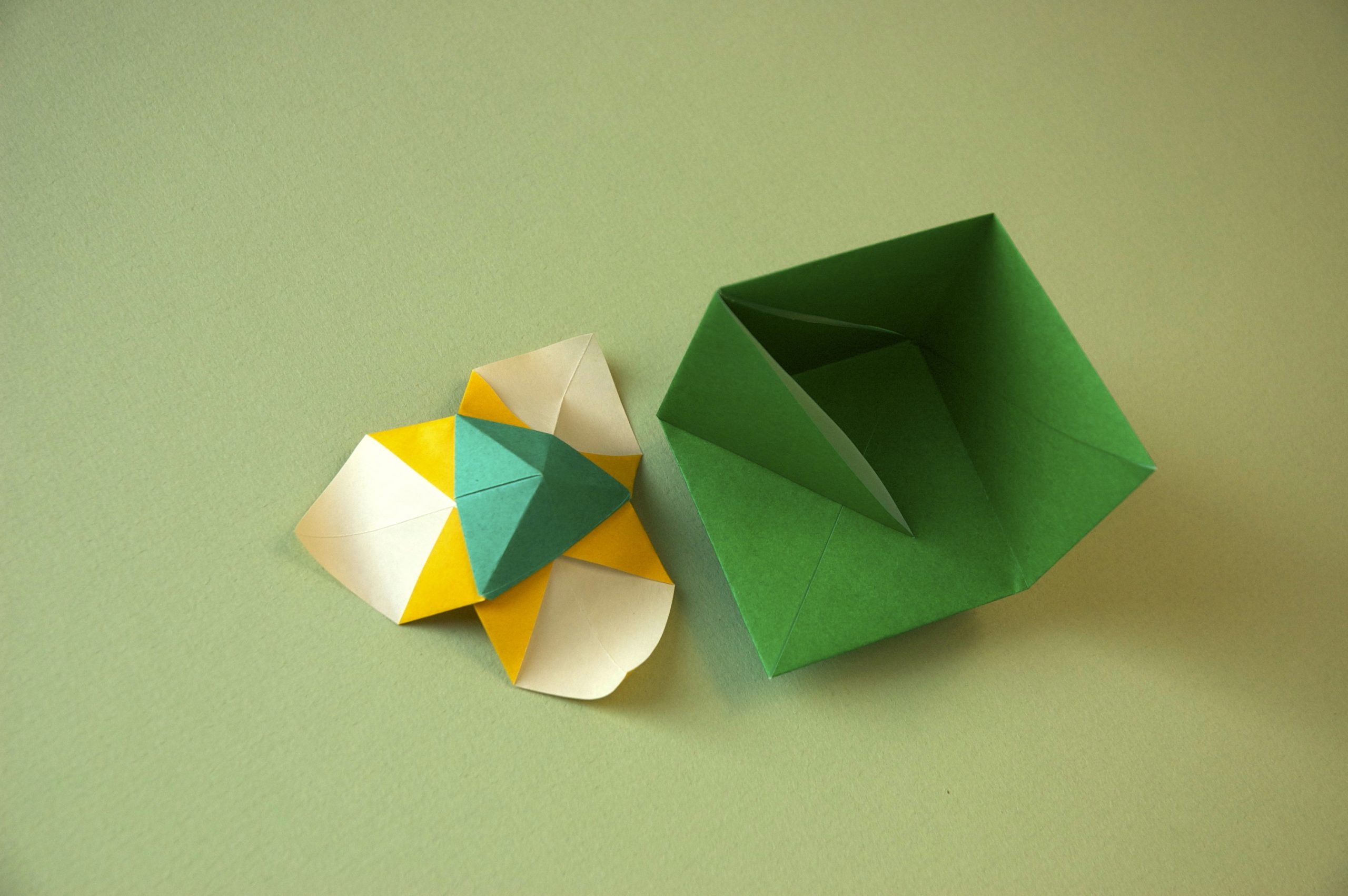 Lafosse & Alexander's Origami Flowers Kit: Lifelike Paper Flowers